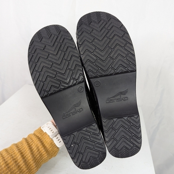 Dansko Grey Black Patent Tooled Geometric Mosaic Leather Professional Clogs - Picture 6 of 7